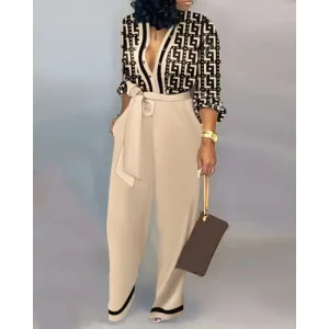 ensemble chic avec lettres imprimées