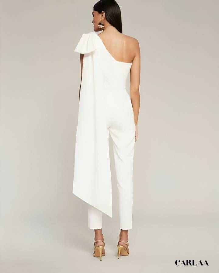 tenue de mariage unique avec cape